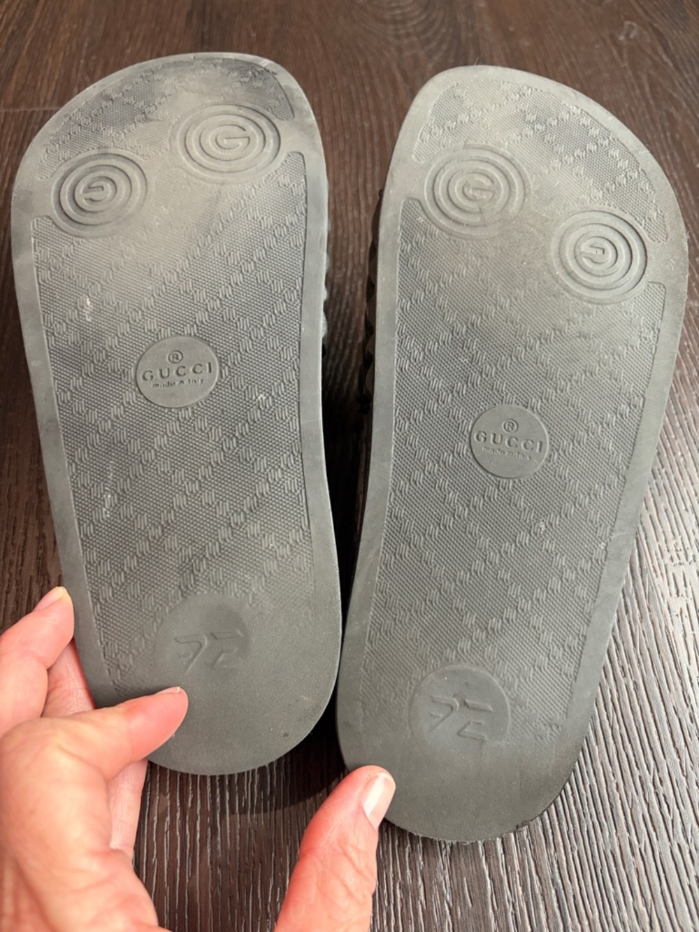 Gucci Black Matelasse GG Logo Slide Sandals - Picture 3 of 3